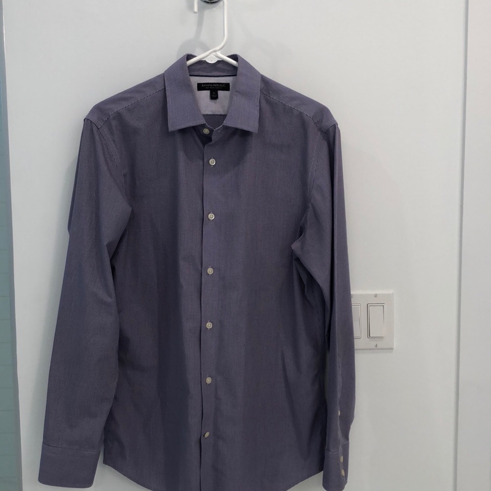 Men’s non-iron, slim fit button down